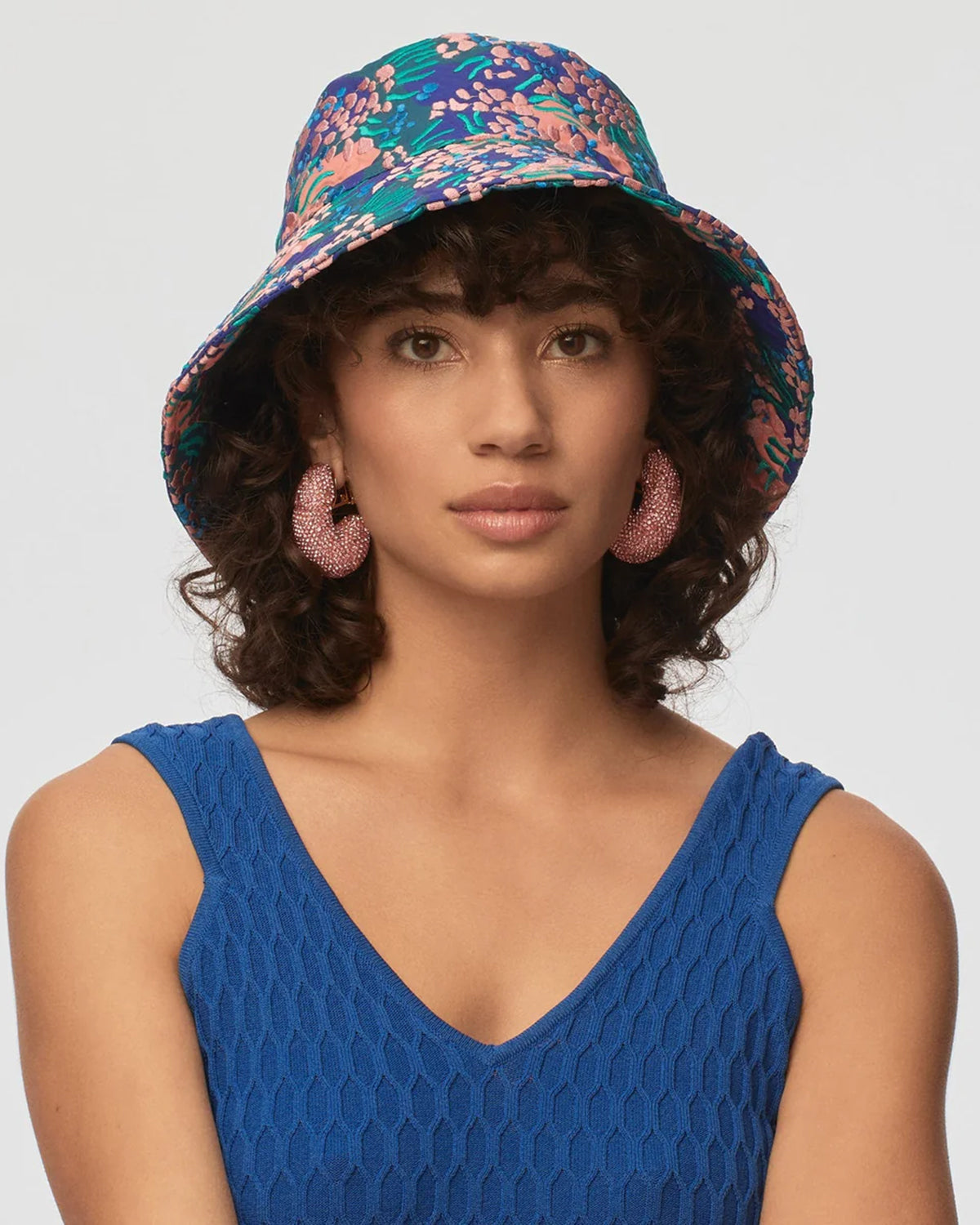 Sea Reef Embroidered Long Brim Bucket Hat