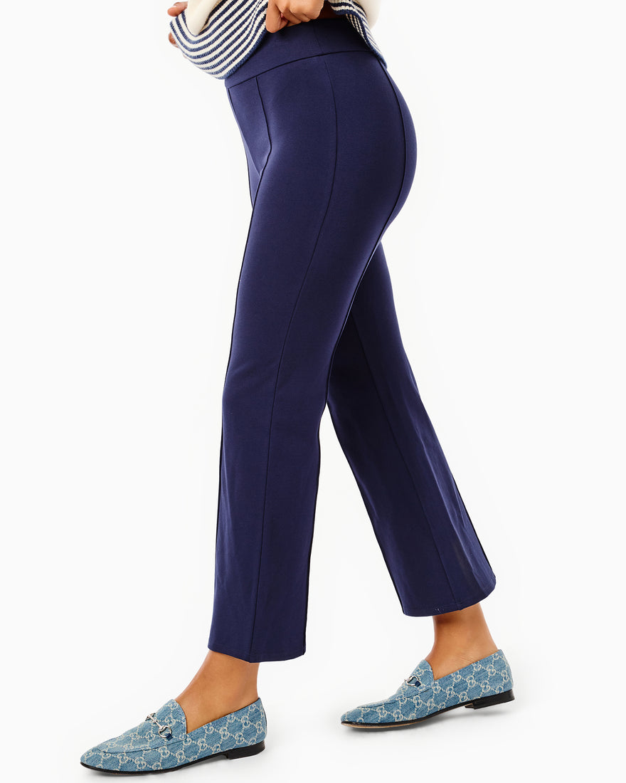Model is wearing the Waverly Pants in Ivy